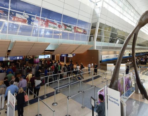 DFW Havalimanı Oyuncular Üstüne Olan Salonlarını Açtı